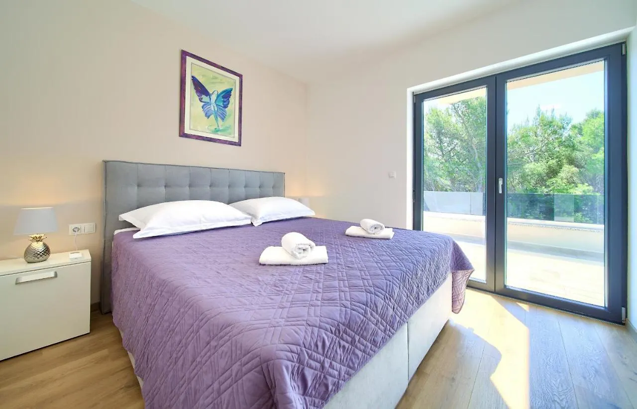 Apartments Paola & Karla With Pool Krk Town