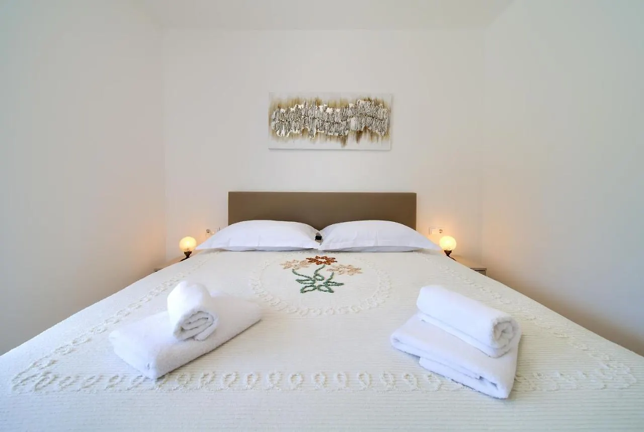Apartments Paola & Karla With Pool Krk Town