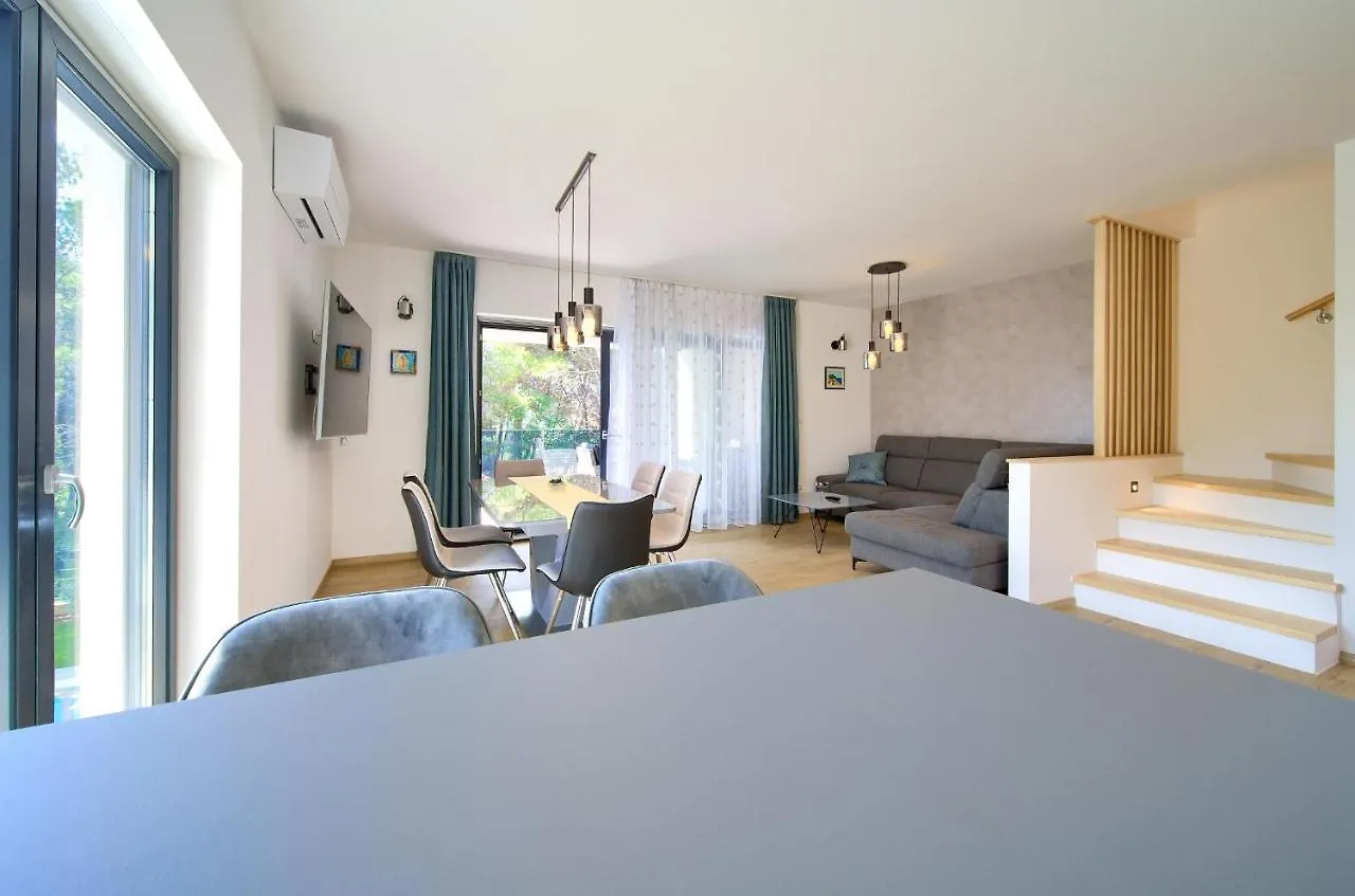 Apartments Paola & Karla With Pool Krk Town