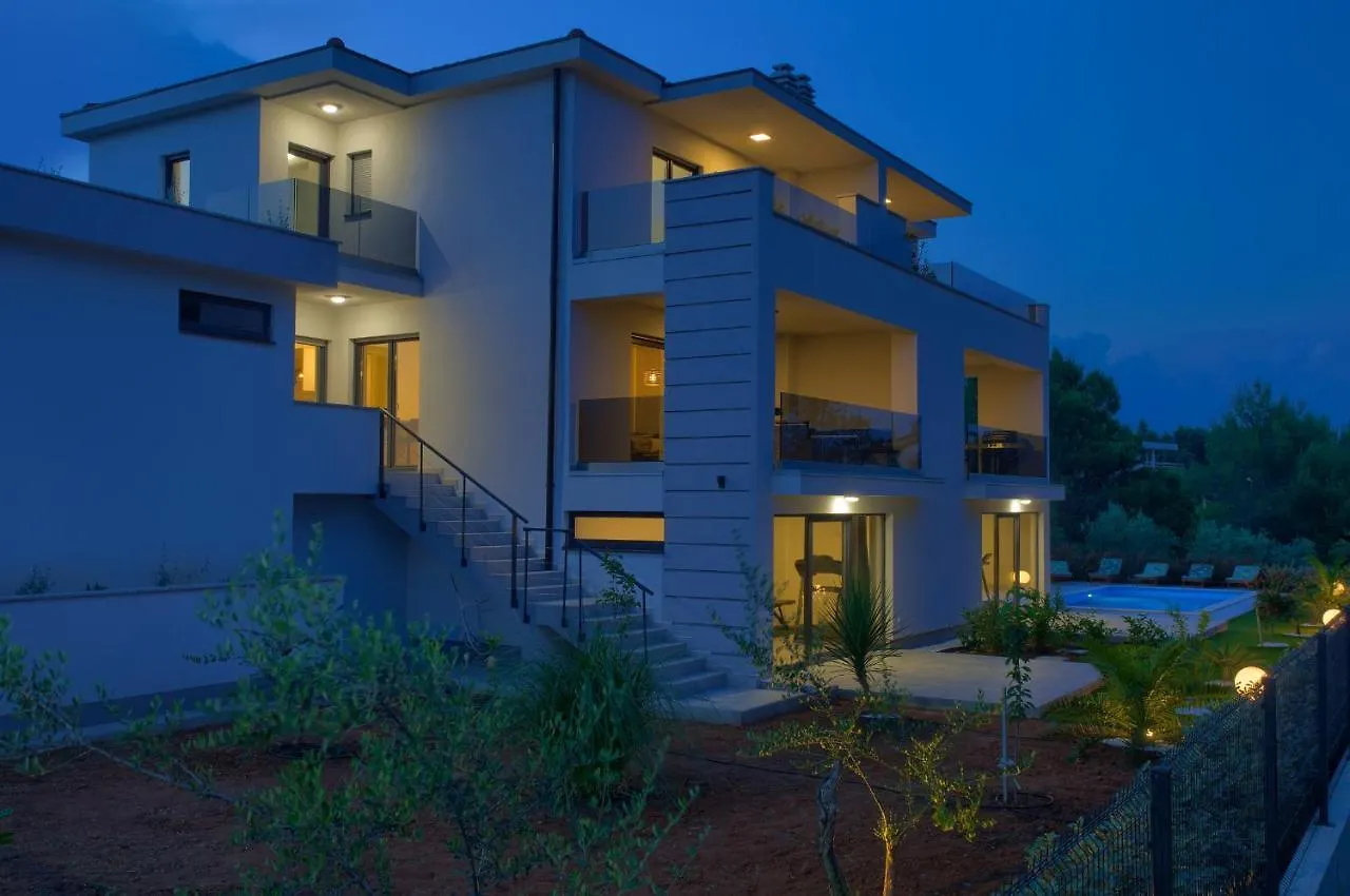 Apartments Paola & Karla With Pool Krk Town