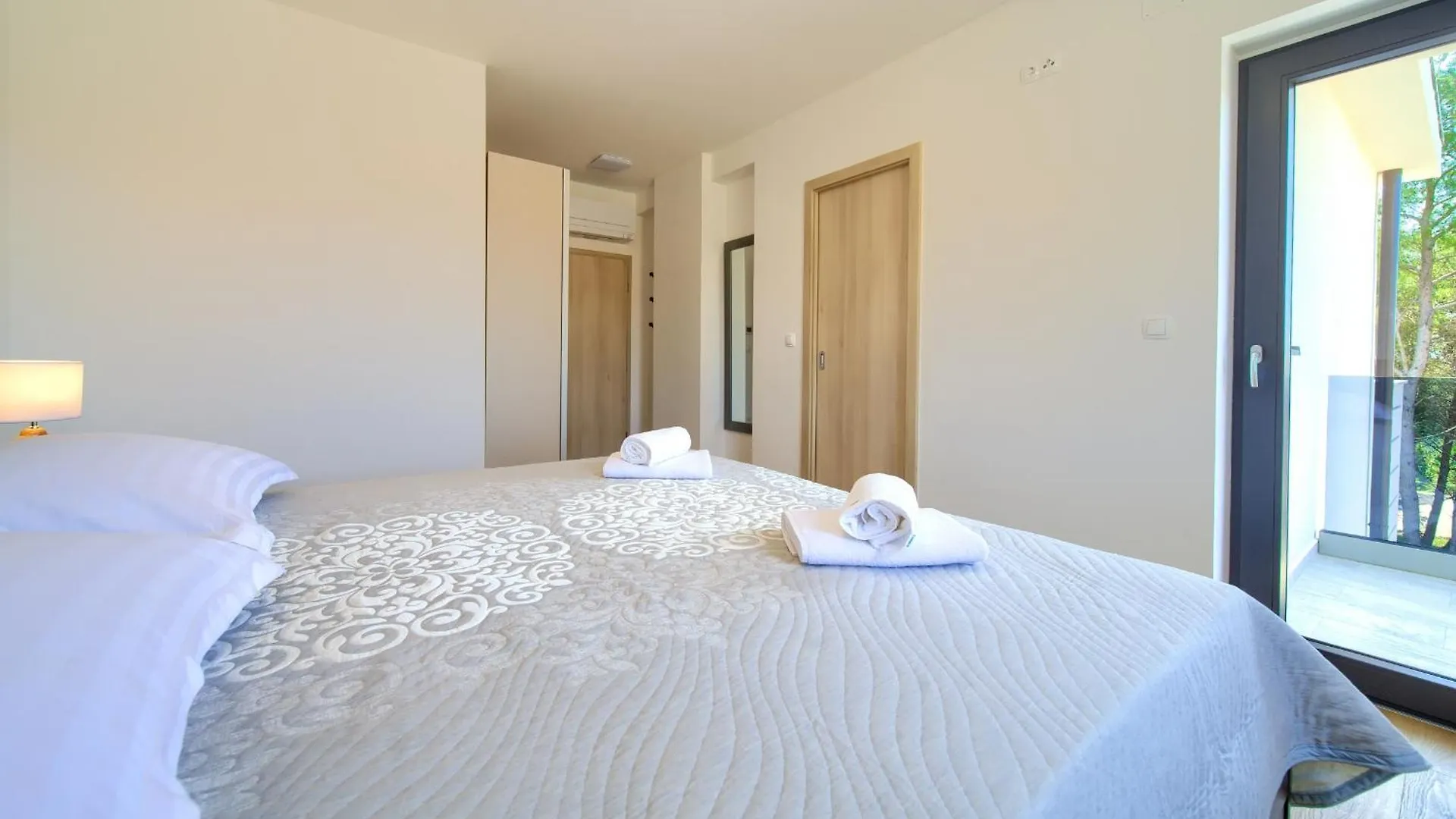 Apartments Paola & Karla With Pool Krk Town