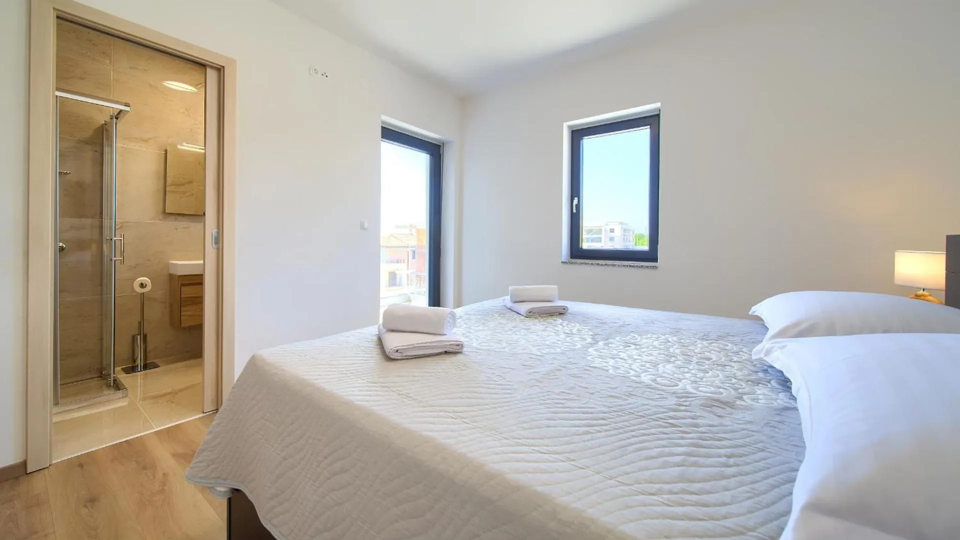 Apartments Paola & Karla With Pool Krk Town