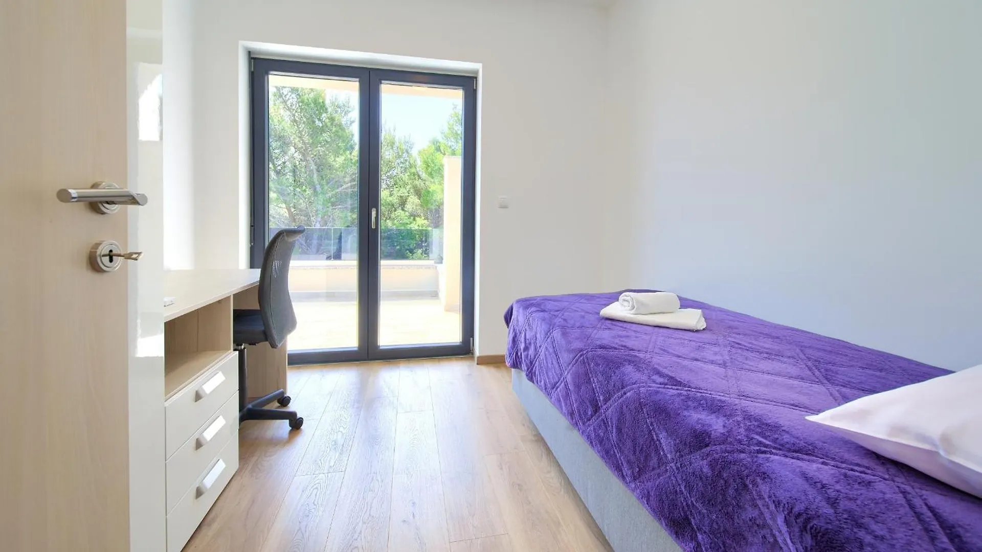Apartments Paola & Karla With Pool Krk Town