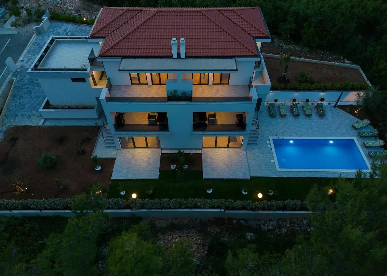 Apartments Paola & Karla With Pool Krk Town