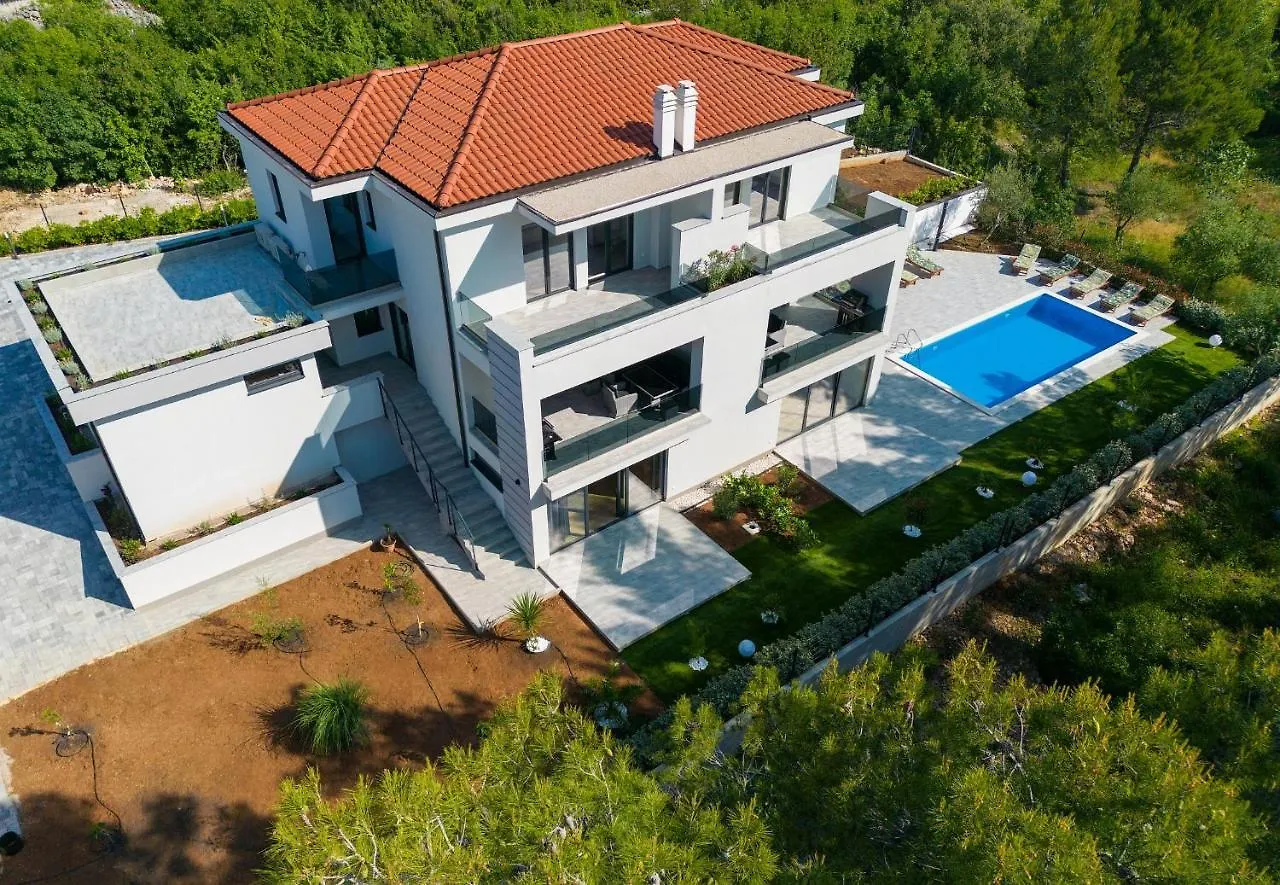 Apartments Paola & Karla With Pool Krk Town