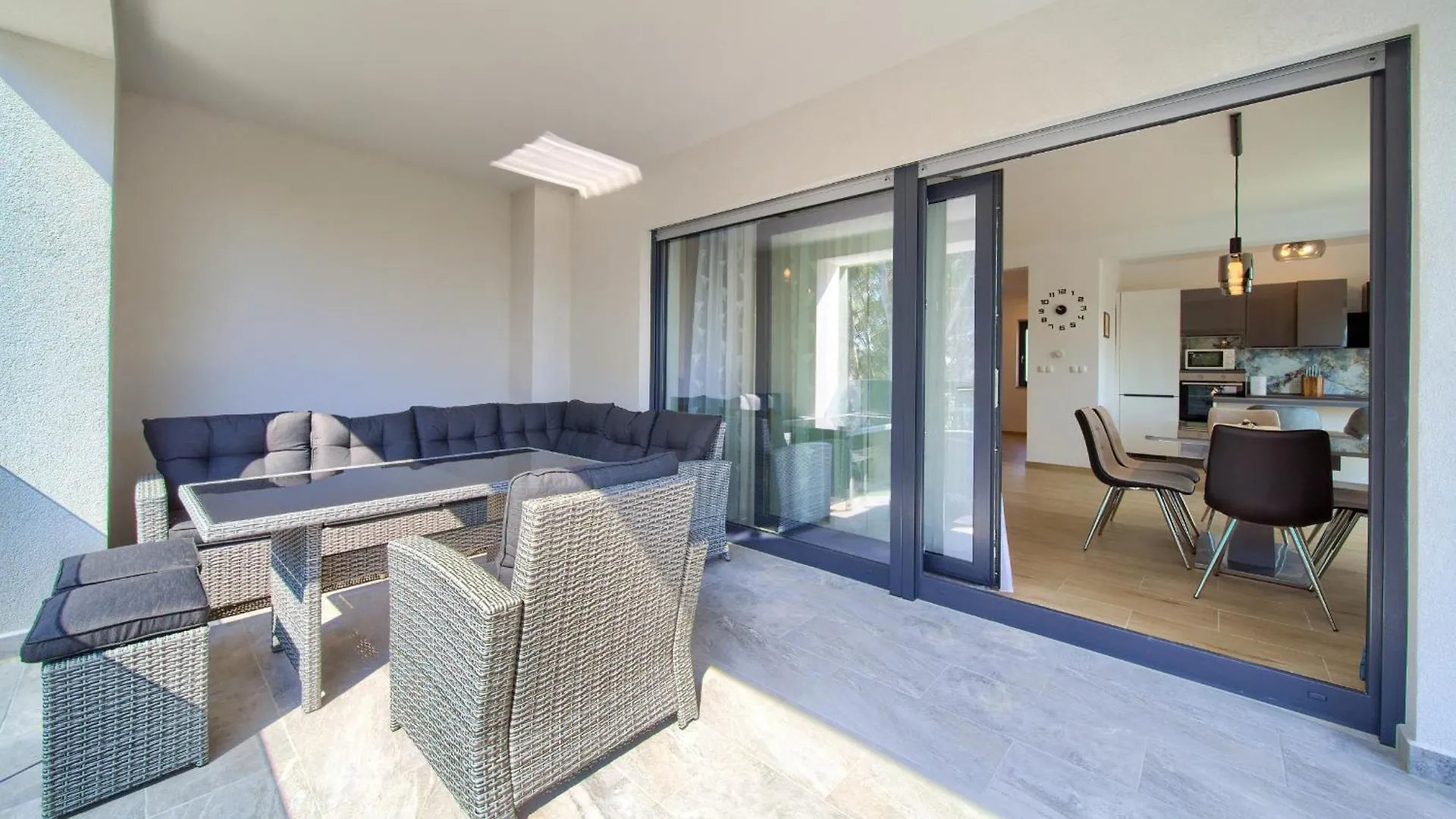 Apartments Paola & Karla With Pool Krk Town