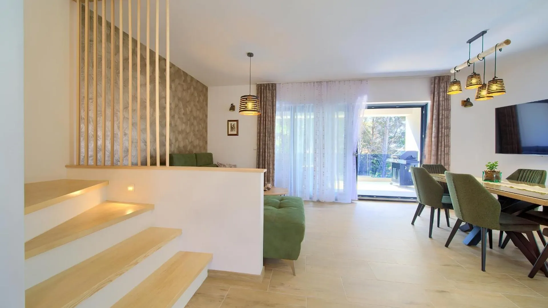Apartments Paola & Karla With Pool Krk Town